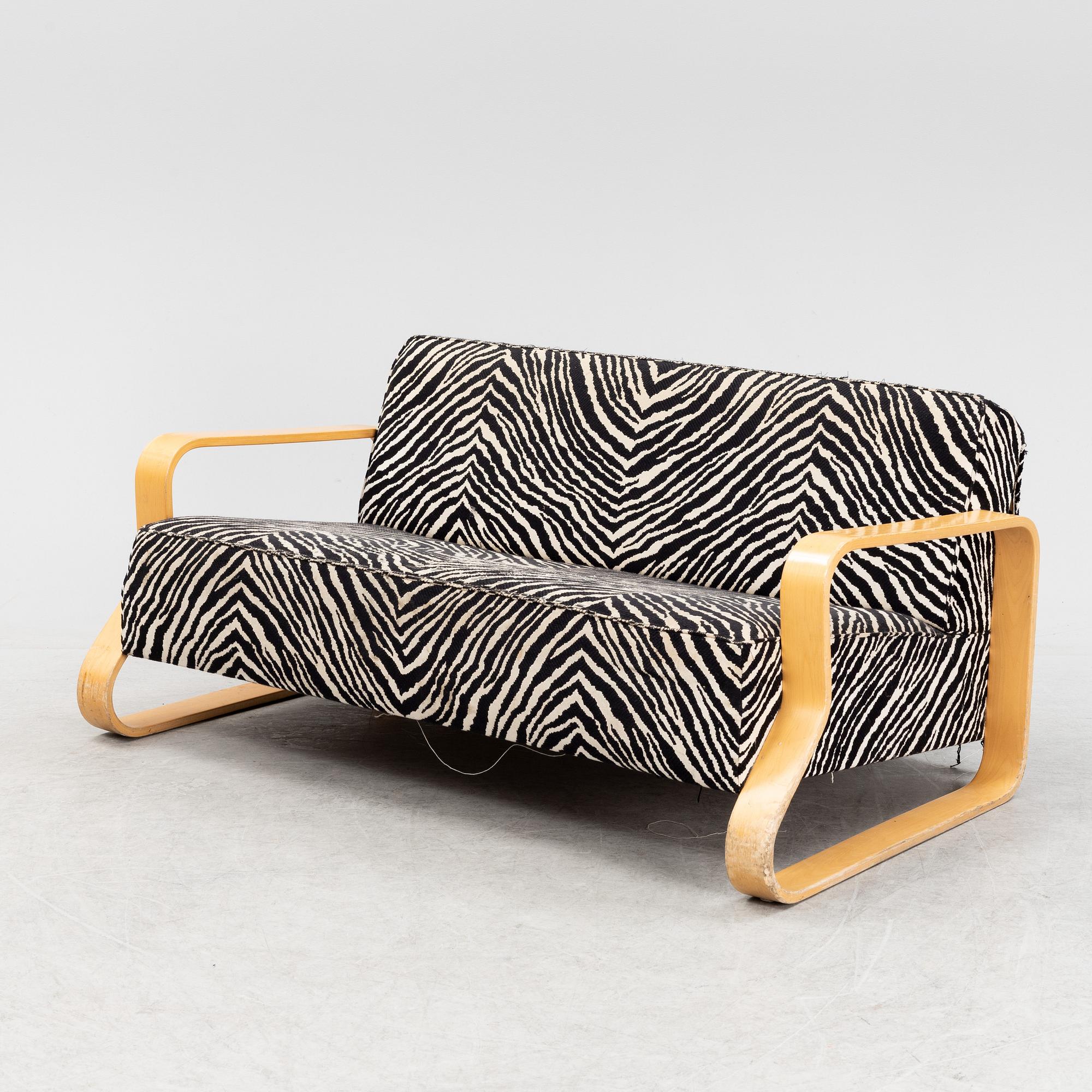 Alvar Aalto, a late 20th century '544' sofa for Artek.