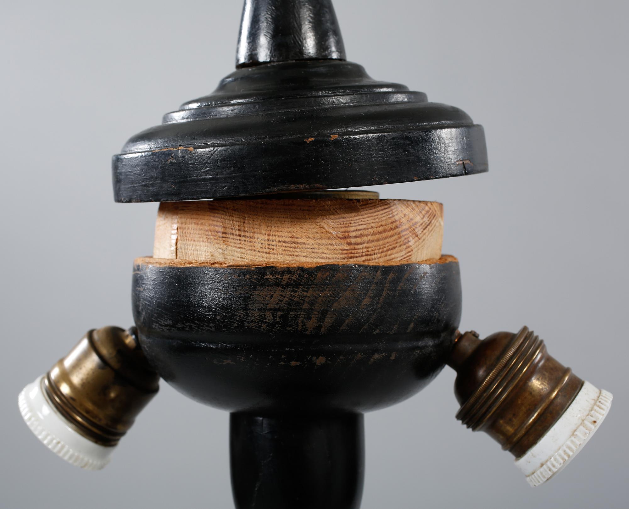 GOLVLAMPA, omkring år 1900.