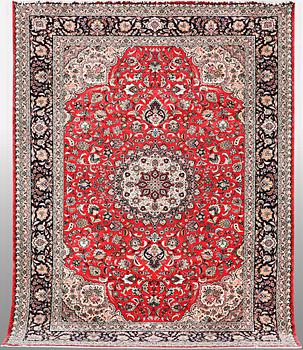 A carpet, Tabirz, part silk, 60 Raj. ca 288 x 200 cm.