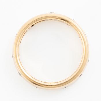 Ring, 18K gold with brilliant-cut diamonds.