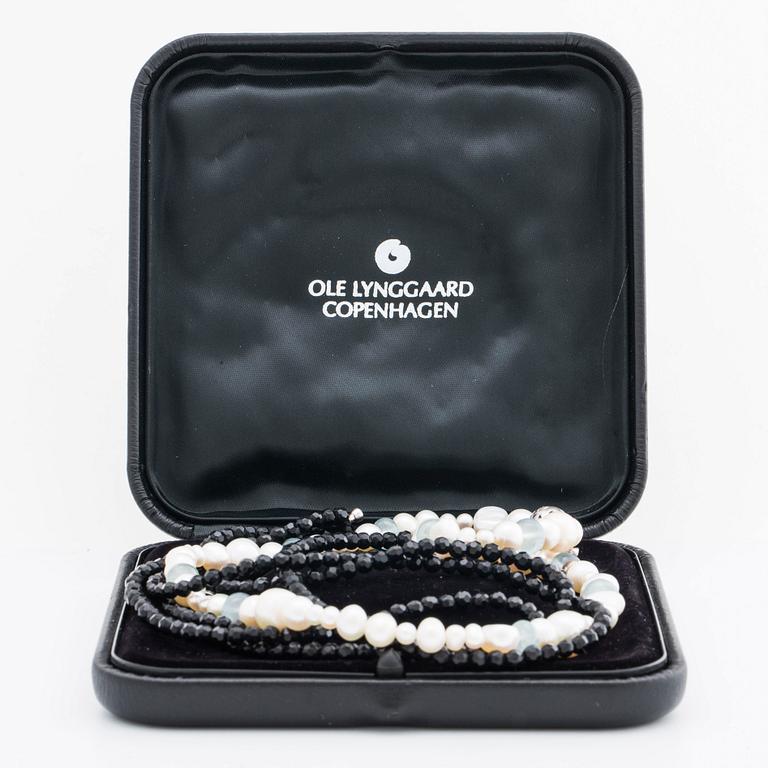 LYNGGAARD, clasp 18K whitegold w 3 brilliant-cut diamonds, 1 row cultured peals and aquamarines, 3 rows of onyx beads.