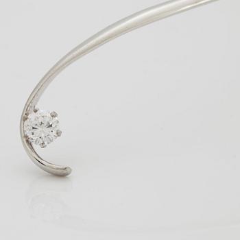 HALSRING med en briljantslipad diamant.