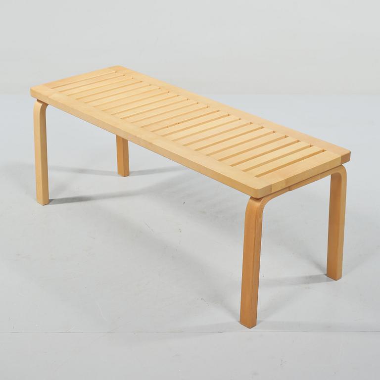 BÄNK, modell 153A, Alvar Aalto, Artek, 1900-talets andra hälft.