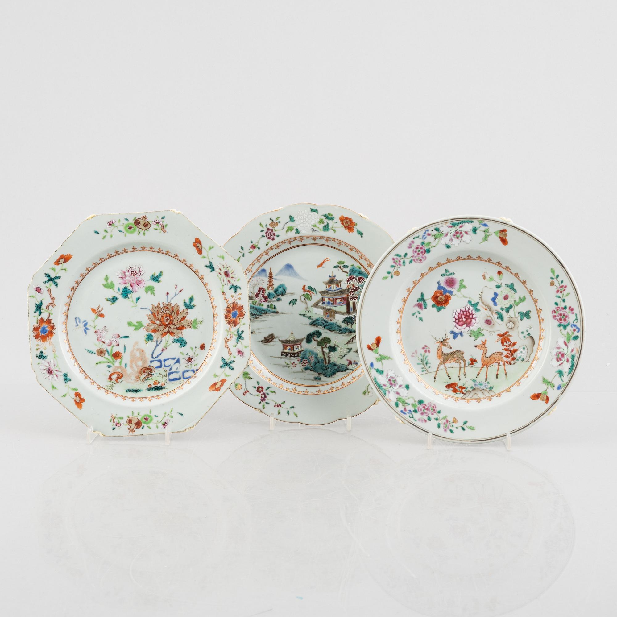 A group of three Chinese famille rose porcelain plates, Qing dynasty, Qianlong (1736-95).
