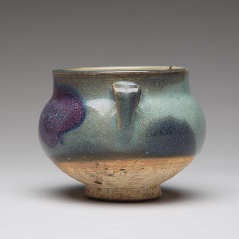 A purple-splashed lavender glazed 'Jun' jar, Song dynasty (960-1279).