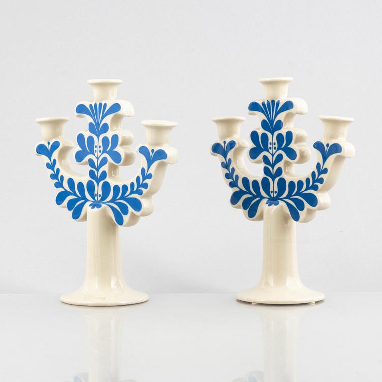 Lisa Larson, ljusstakar, 6 st, ljuslykta samt salt- och pepparströare, stengods och majolika, bl.a. Höganäs.