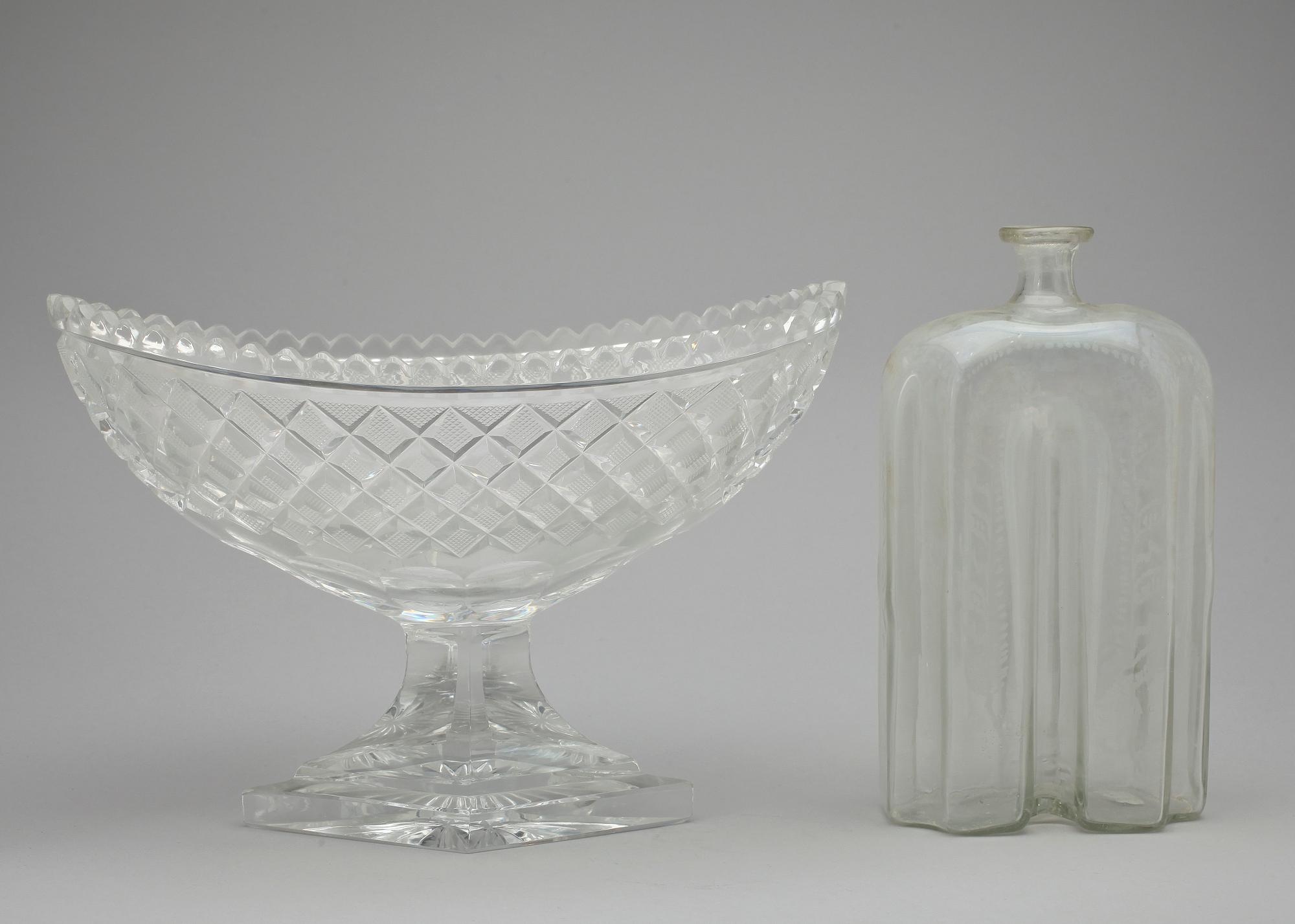 FLASKA samt SKÅL, kristall och glas, 1800/1900-tal.