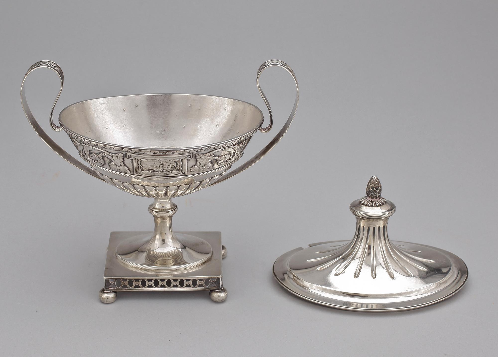 SOCKERSKÅL MED LOCK, silver, empirstil, Pehr Sjöberg, Sundsvall, 1893. Vikt ca 665 g.