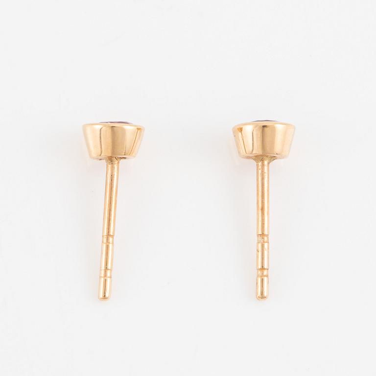 Earrings and ring, 18K gold with rubies. Sandström de Wit.