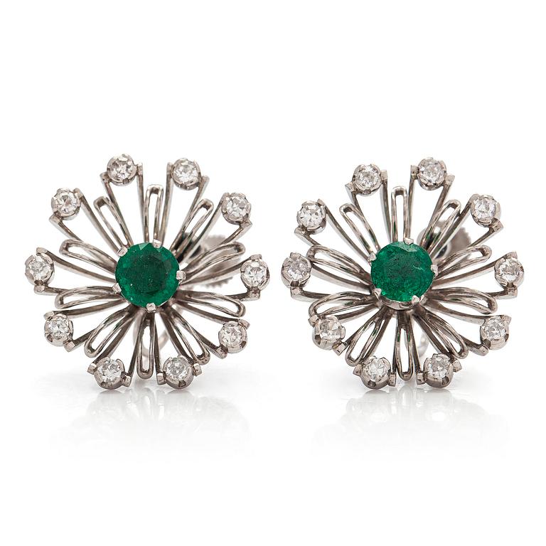 Tillander, a pair of flower earrings in platinum/palladium with octagon-cut diamonds, cultured pearls and emeralds.