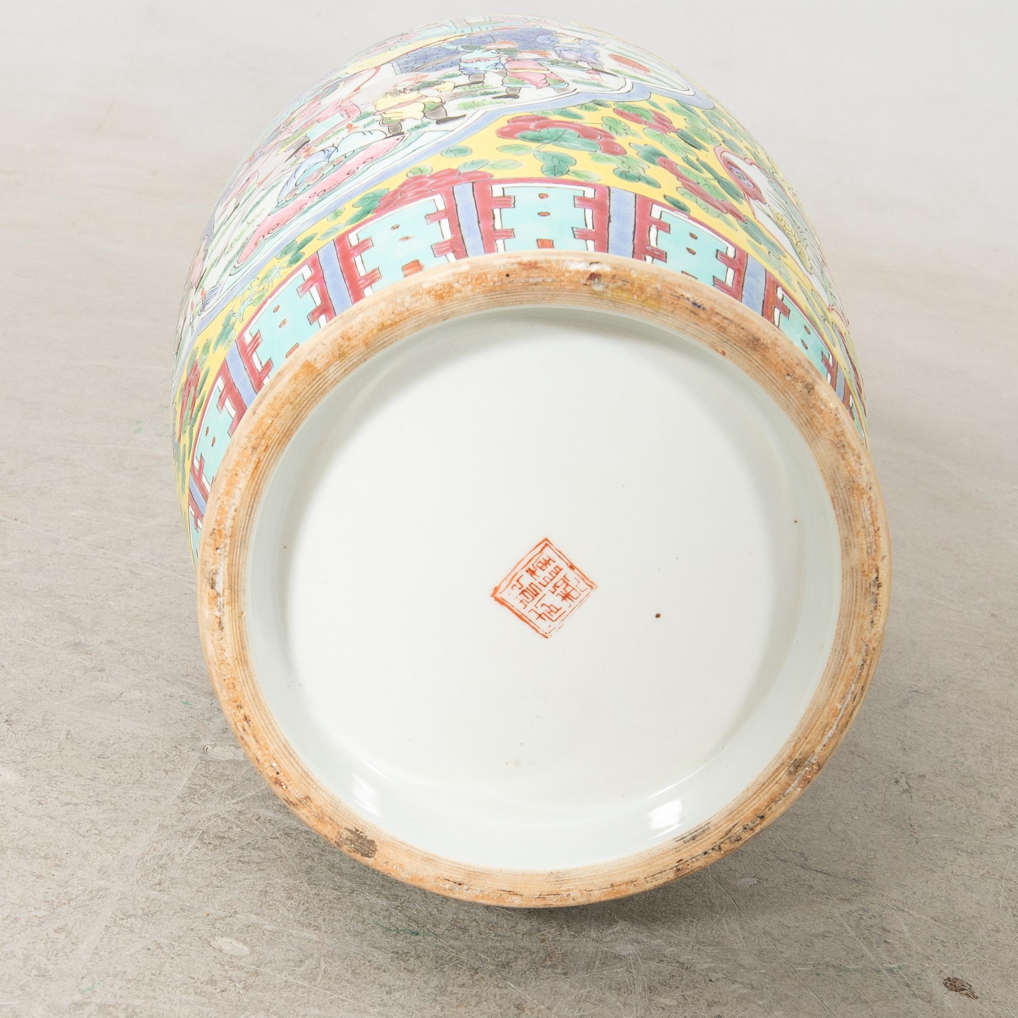 Floor vases 2 pcs China first half of the 20th century porcelain.