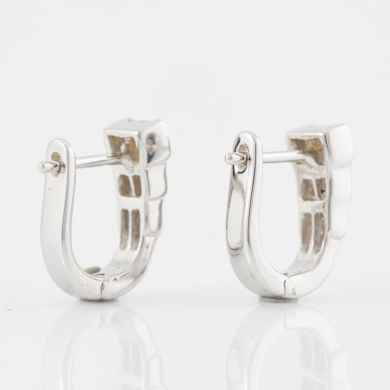 Ring and a pair of earrings, 18K white gold with princess-cut and brilliant-cut diamonds.