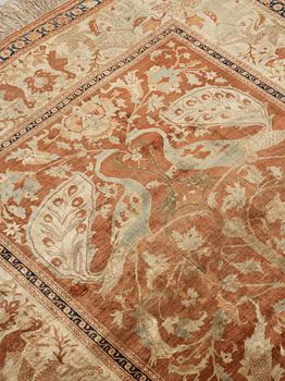 ANTIQUE SILK TABRIZ FIGURAL. 235 x 165 cm (as well as 1 cm stripe patterned flat woven edge at each end).