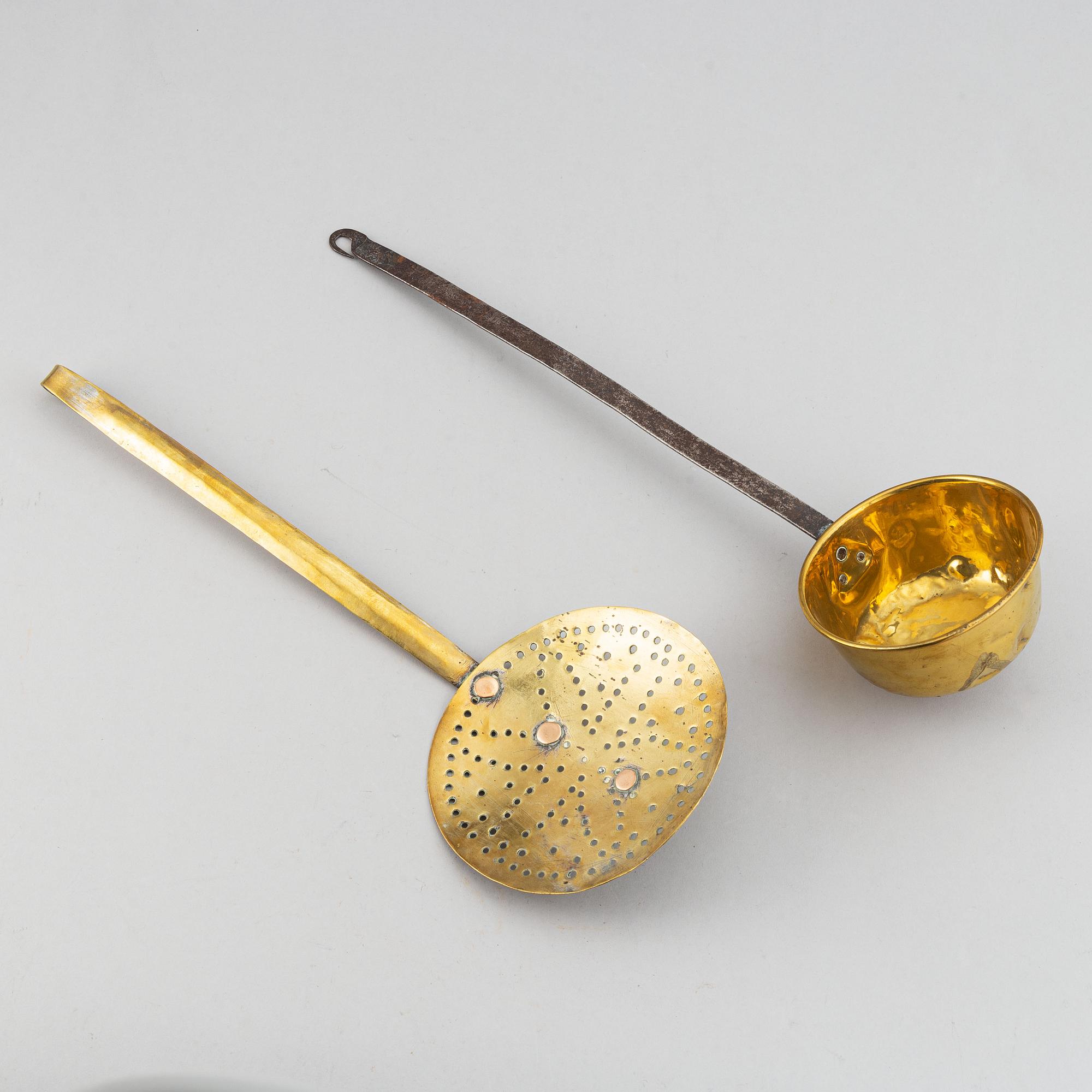 A ladle and sieve, brass, 18th century.
