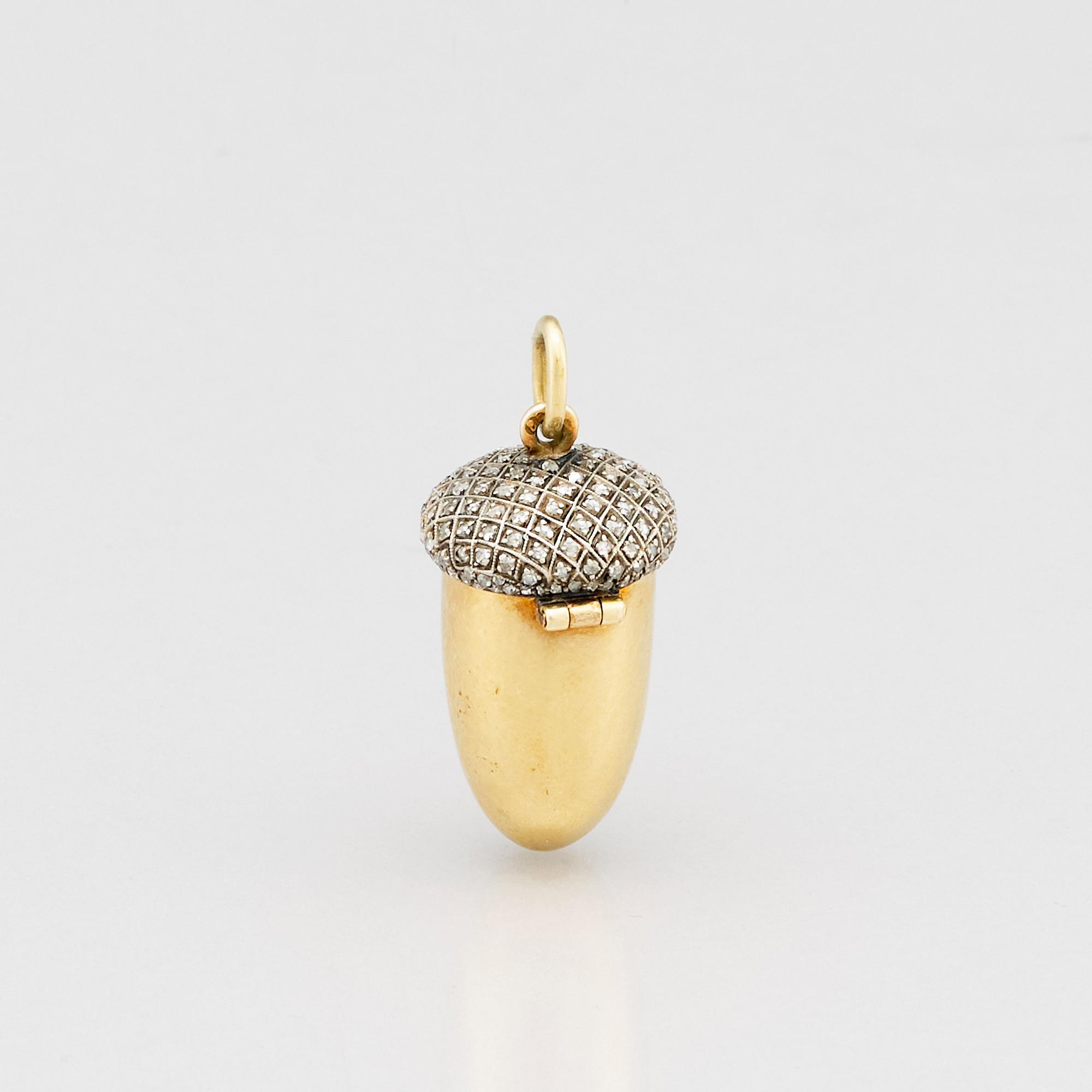 A jeweled gold pendant locker, with a cigarette holder, St. Petersburg 1908-1917.