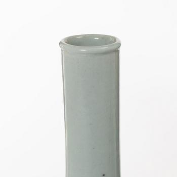 Two porcelain bottles, Japan/Korea, 20th century.