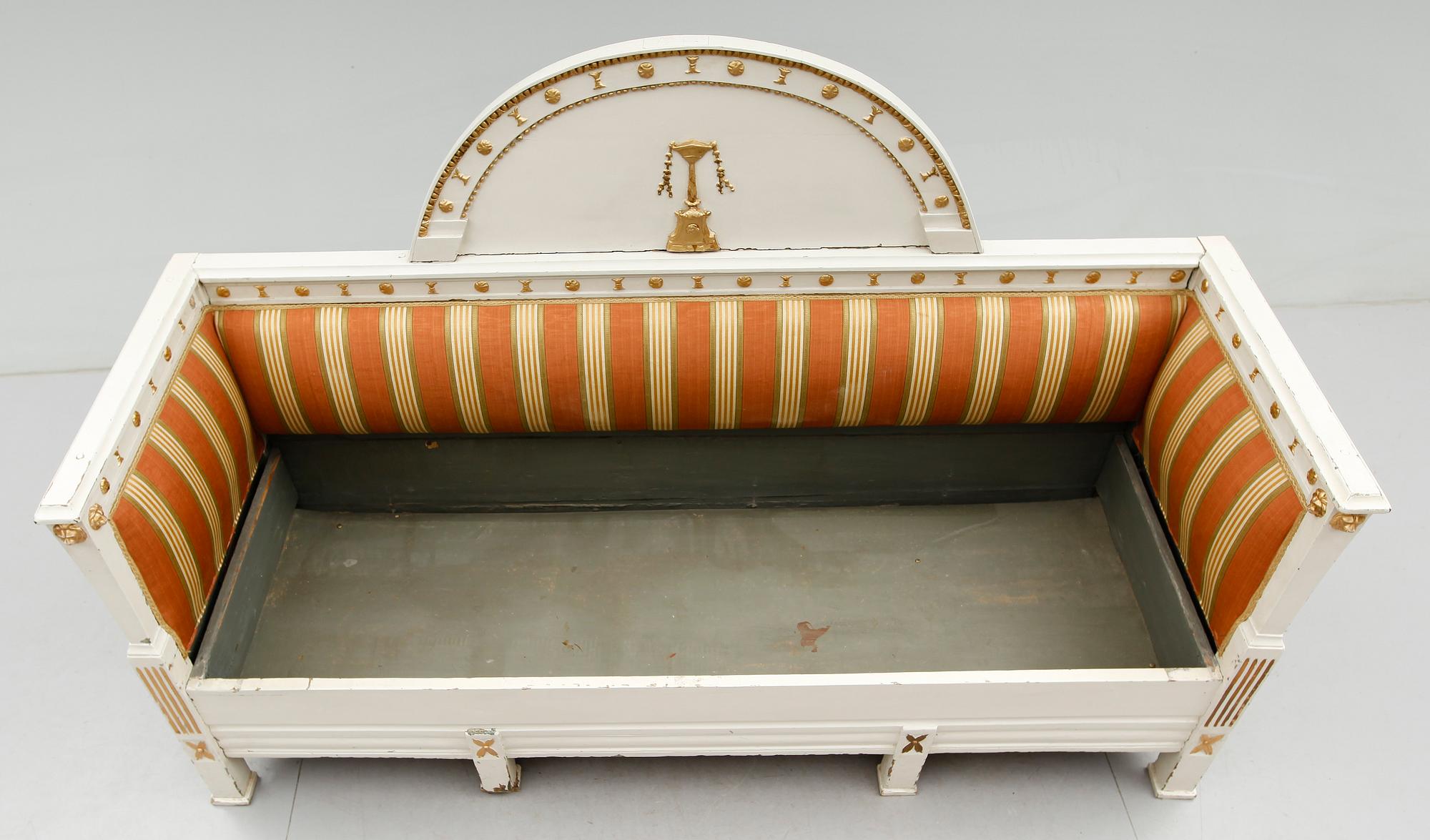 SOFFA, gustavianskt provinsarbete, omkring år 1800.