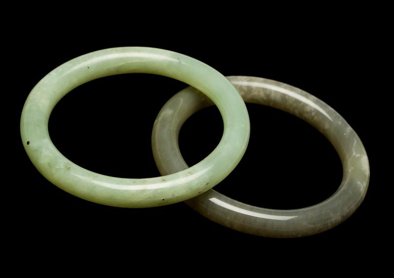 ARMBAND, 2 st, jadeit. Kina.