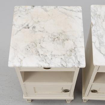 Sängbord, ett par, gustaviansk stil, tidigt 1900-tal.