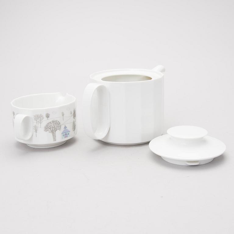 A 53 piece "Winterreise" & "Polygon"  dinner/coffee set by Rut Bryk and Tapio Wirkkala for Rosenthal. Late 20th century.