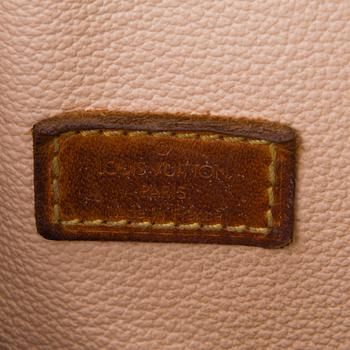 LOUIS VUITTON, LAUKKU, LOMPAKKO JA VYÖ.