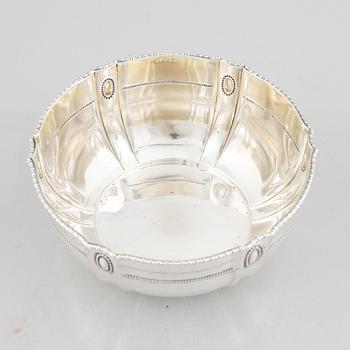 A silver bowl, engraved, Swedish import mark NL Dahlström & Co, Örebro 1918.