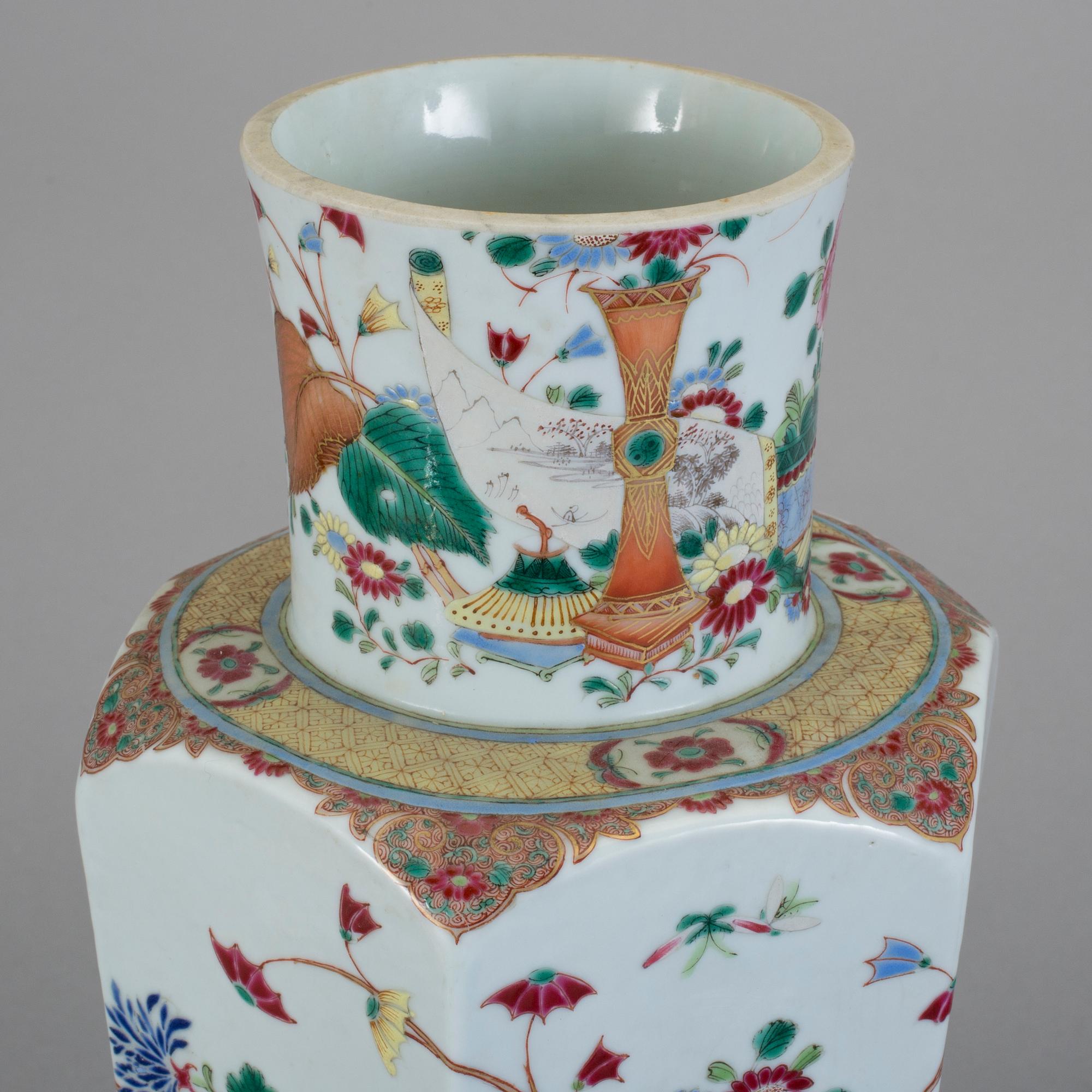 VAS, porslin, Kina, 1800-tal.