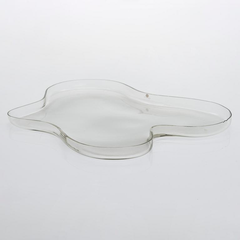 Alvar Aalto, a '3034' dish signed Alvar Aalto 3034. Manufactured by Iittala early 1960s.