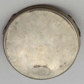 A pewter ashtray from Ystad Tenn, 1929.