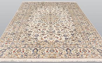 A carpet, Kashan, ca 340 x 240 cm.