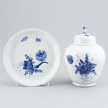 Royal Copenhagen, 'Musselmalet' and 'Blå Blom' service, 32 pcs.