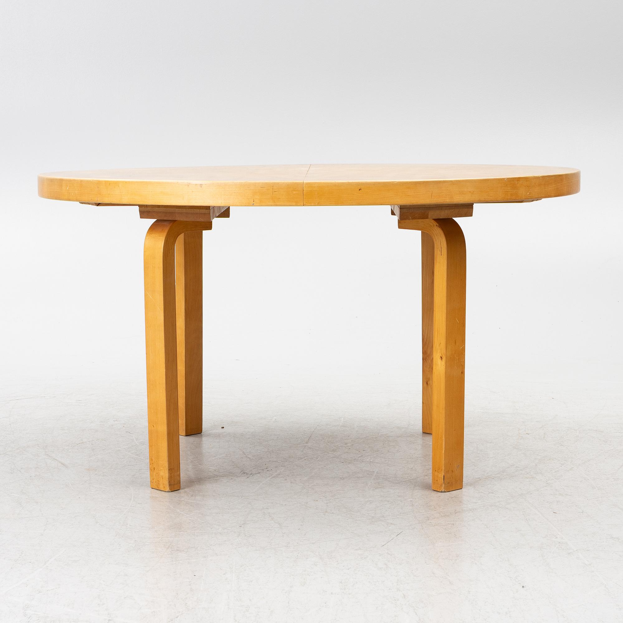 Alvar Aalto, a dining table, model 90, O.Y. Huonekalu- ja Rakennustyötehdas A.B, mid-20th century.