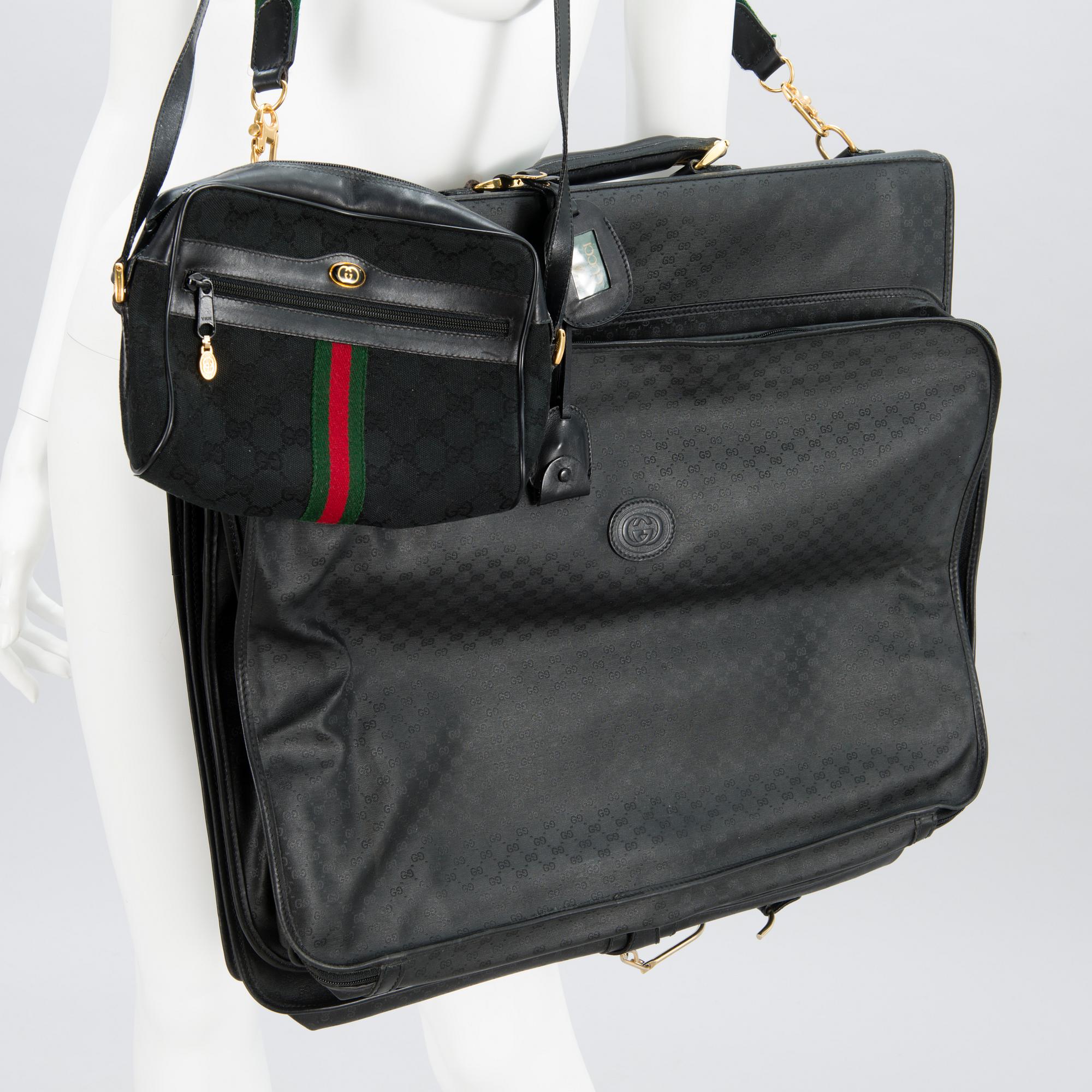 GUCCI, KLÄDÖVERDRAG SAMT VÄSKA, 1980-tal.