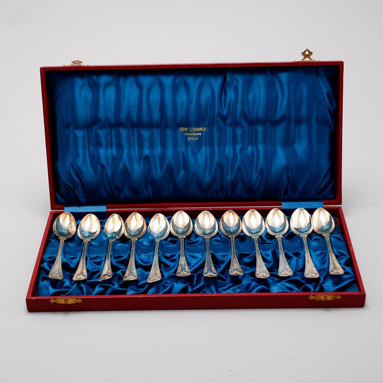 A silver set of table ware, 27 pcs, 19th and 20th century.
