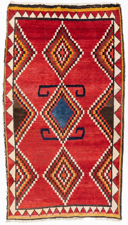 A semi antique Khersake-Bakhtiarirug, c. 282 x 153 cm.