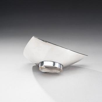 SKÅL, silver, Hopeataidetakomo Reijo Sirkeoja t:re, 1965. Vikt 311 g.
