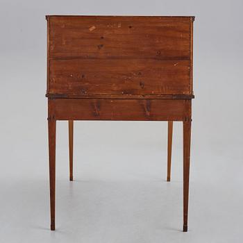 SKRIVBORD MED UPPSATS, Stockholmsarbete 1700-talets slut, Sengustavianskt.