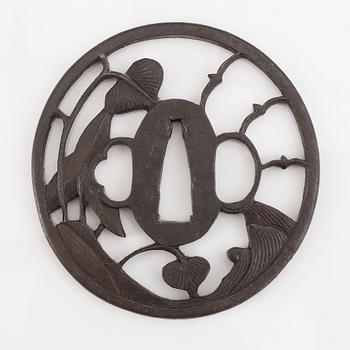 Tsuba, 3 st, Japan, troligen 1700-tal.