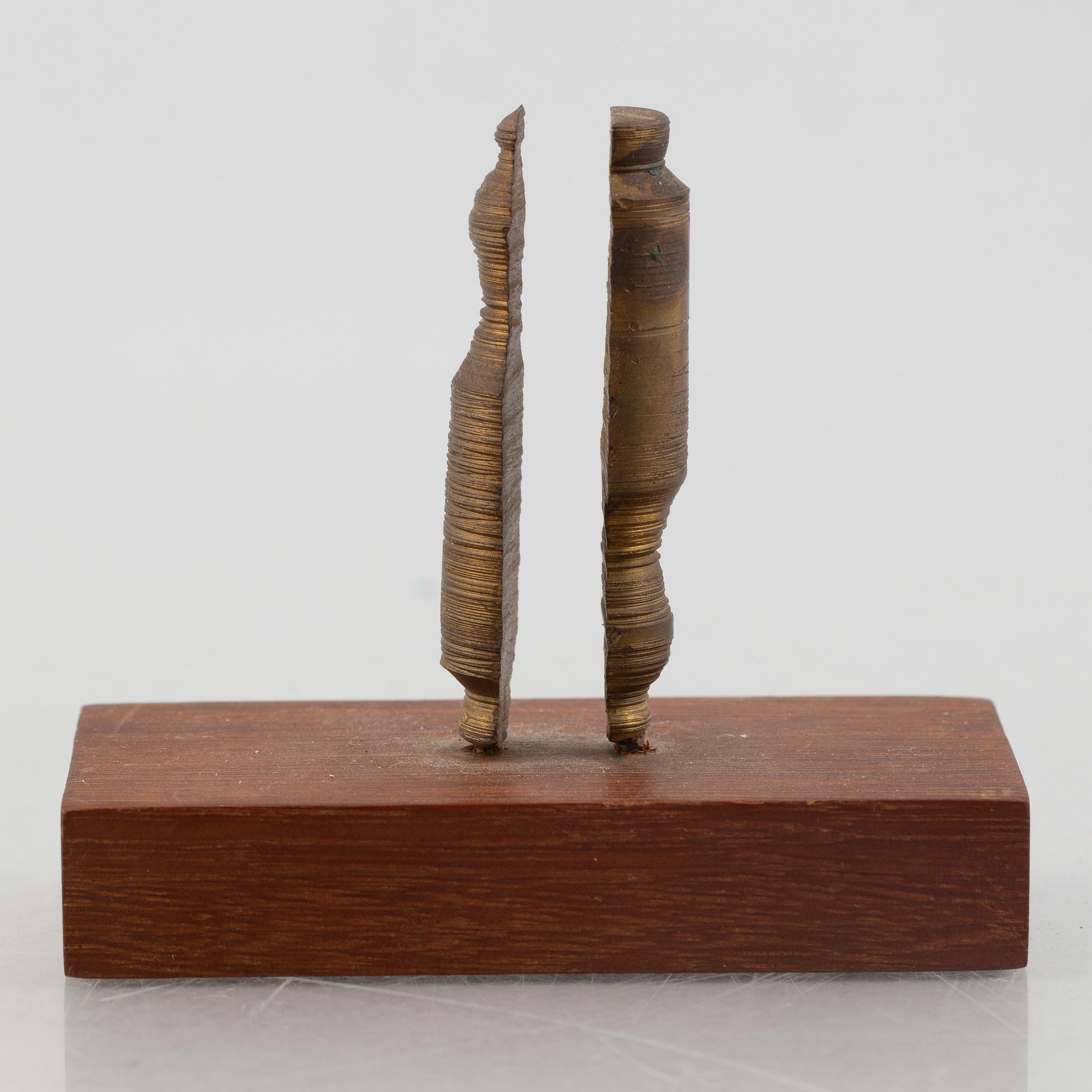 Arne Jones, Figures.