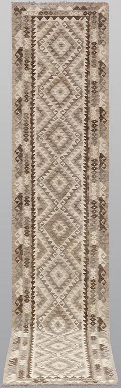A Kilim runner, approx. 398 x 85 cm.
