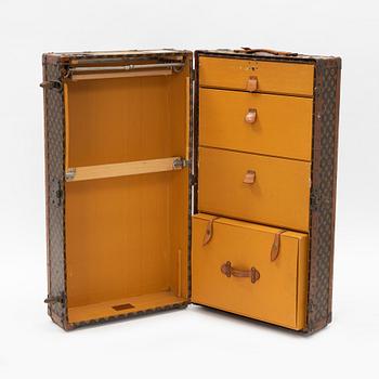 Louis Vuitton, A late 19th century trunk.