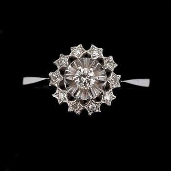 RING, briljant- och 8/8 slipade diamanter ca 0.18 ct. 18K vitguld. 1960-tal. Vikt 3,99 g.