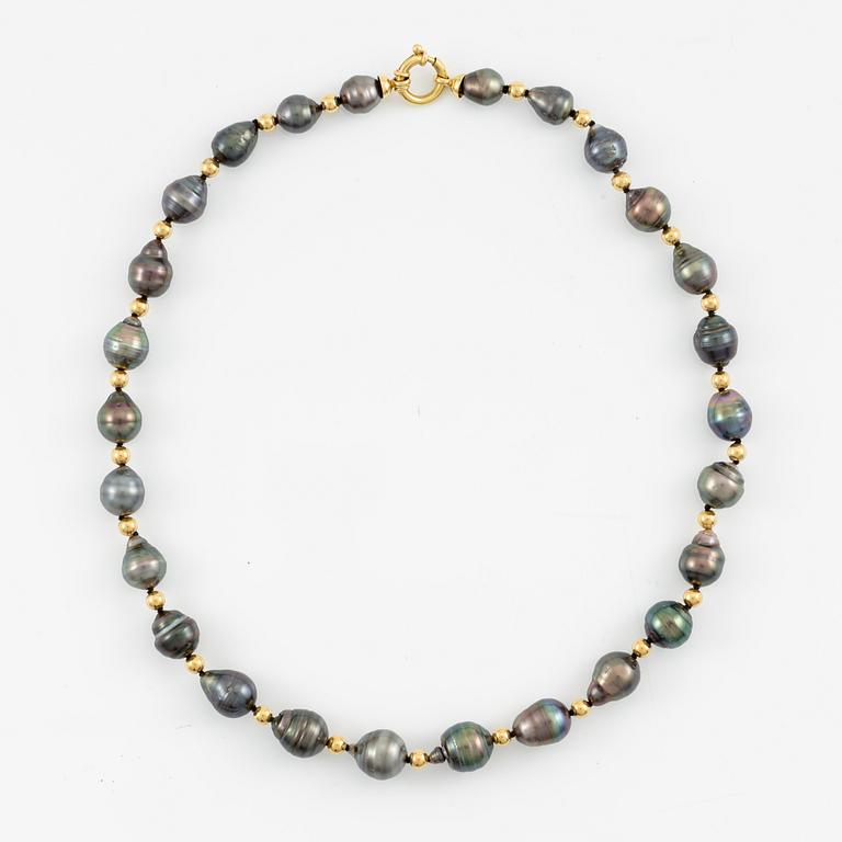 Necklace, 18K gold and cultured freshwater pearls, France.