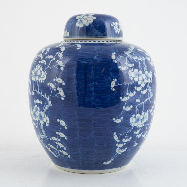 A blue and white porcelain urn with cover, China, 20th century.