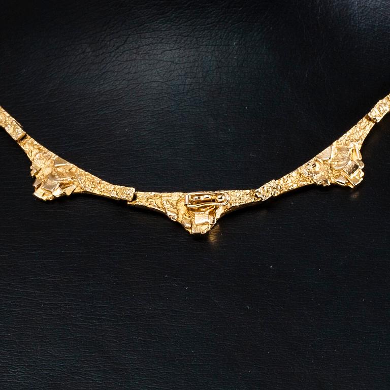 KAULAKORU, "Kaarisilta" 14K kultaa, Björn Weckström, Kruunu Koru / Lapponia 1968. Paino 30,3 g.