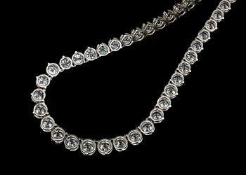 A brilliant cut diamond riviérè necklace, tot. app. 22 cts.