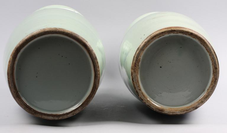 GOLVURNOR, 2 st, porslin. Kina.