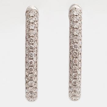 KORVAKORUPARI, 18K valkokultaa, briljanttihiottuja timantteja n. 4.60 ct yht.