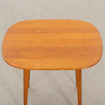 CARL MALMSTEN, A SMAL COFFEE TABLE.