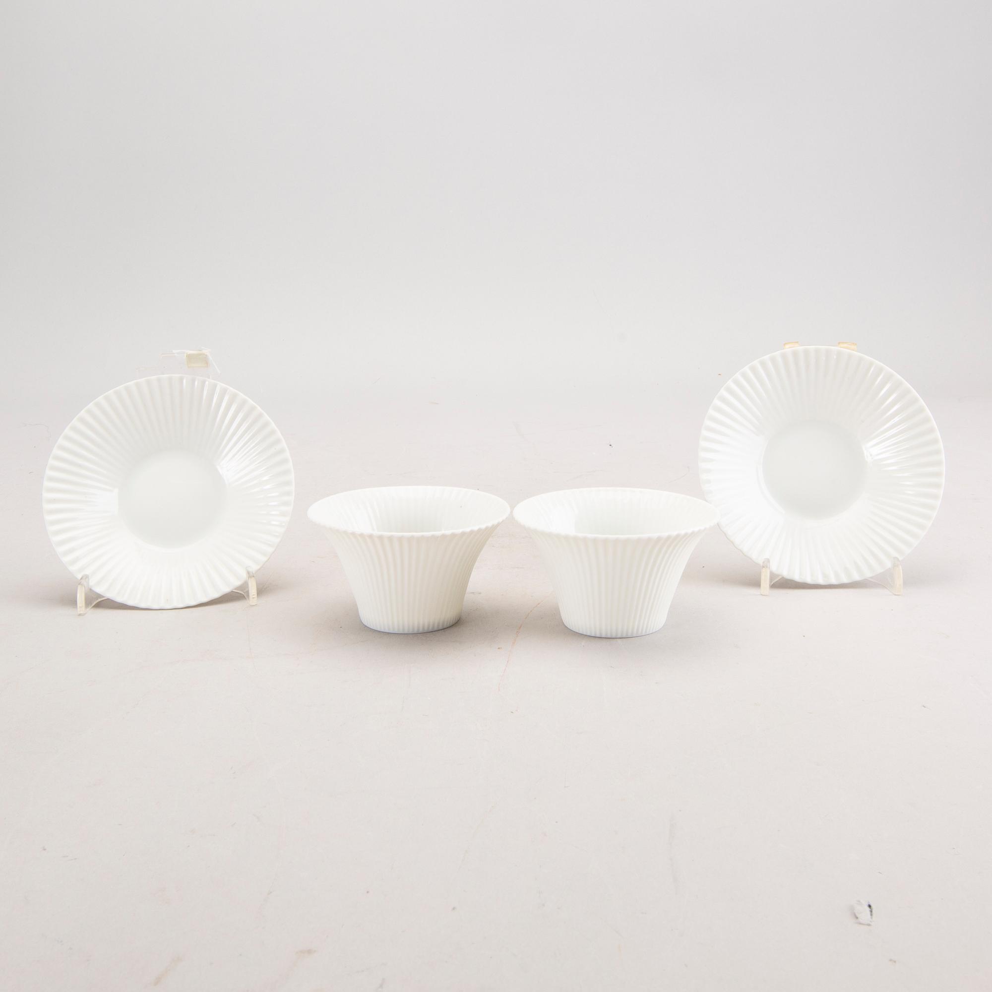 Aune Siimes, Skålar 2 st samt koppar med fat 2 st signerade Arabia 1900-talets andra hälft.